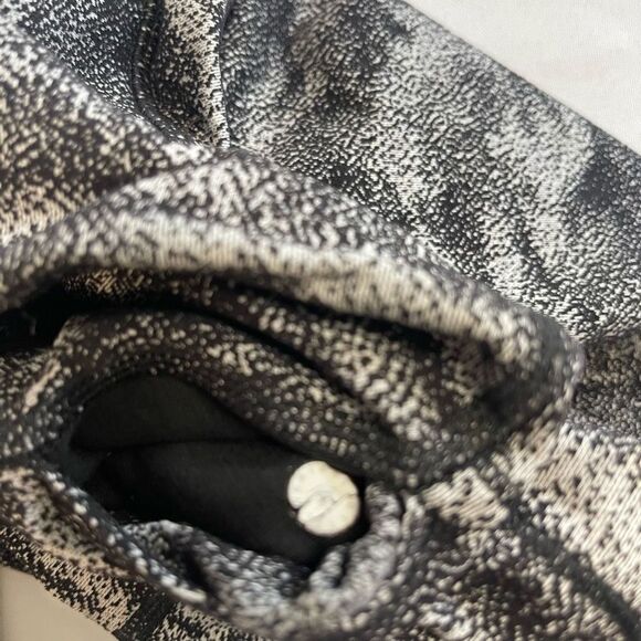 Lululemon Black Grey Wunder Under Leggings Size 4 - Picture 7 of 9